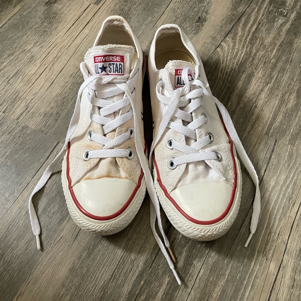 Gently used Converse sneakers size 6